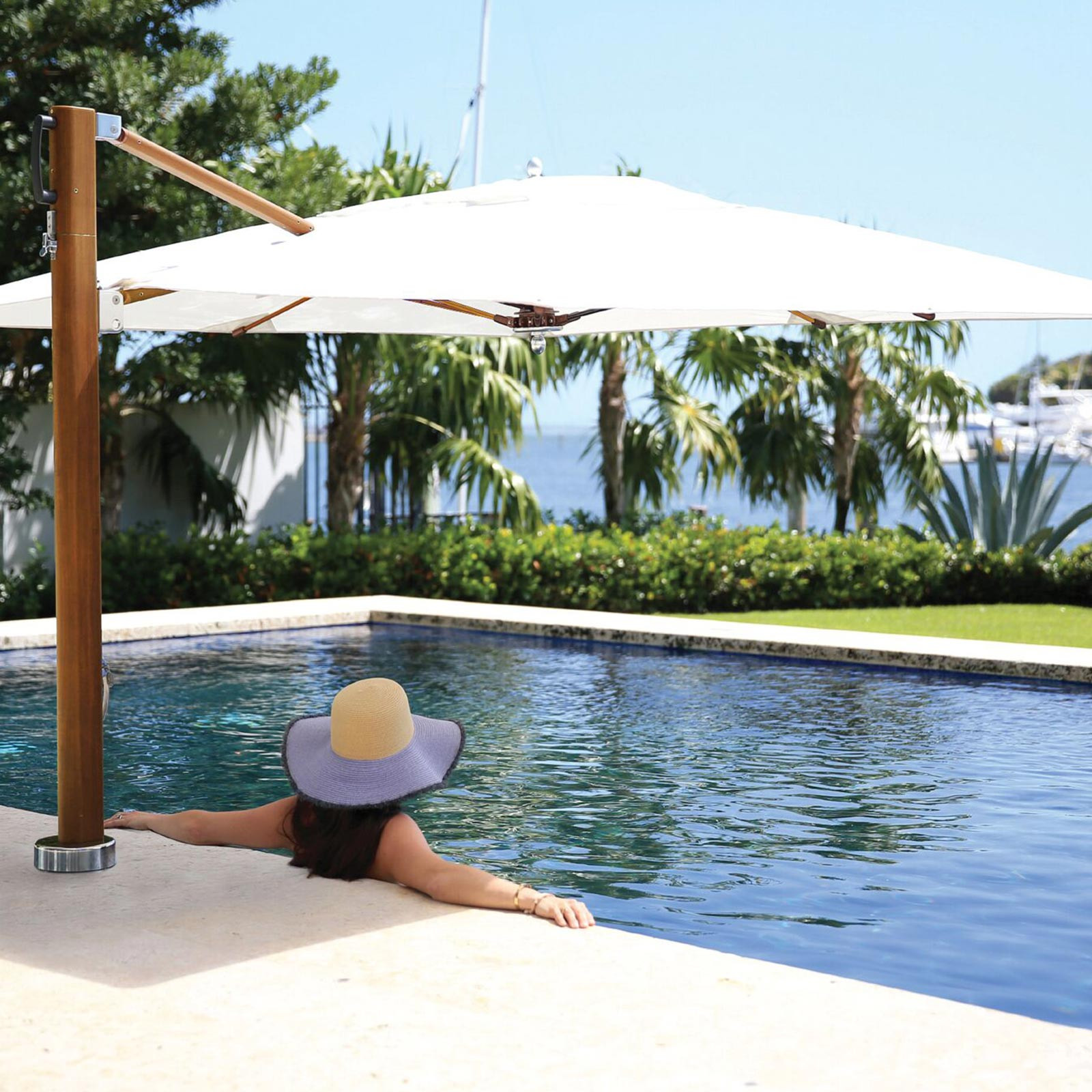 BAY MASTER M1 - SWIM UNDER CANTILEVER UMBRELLA