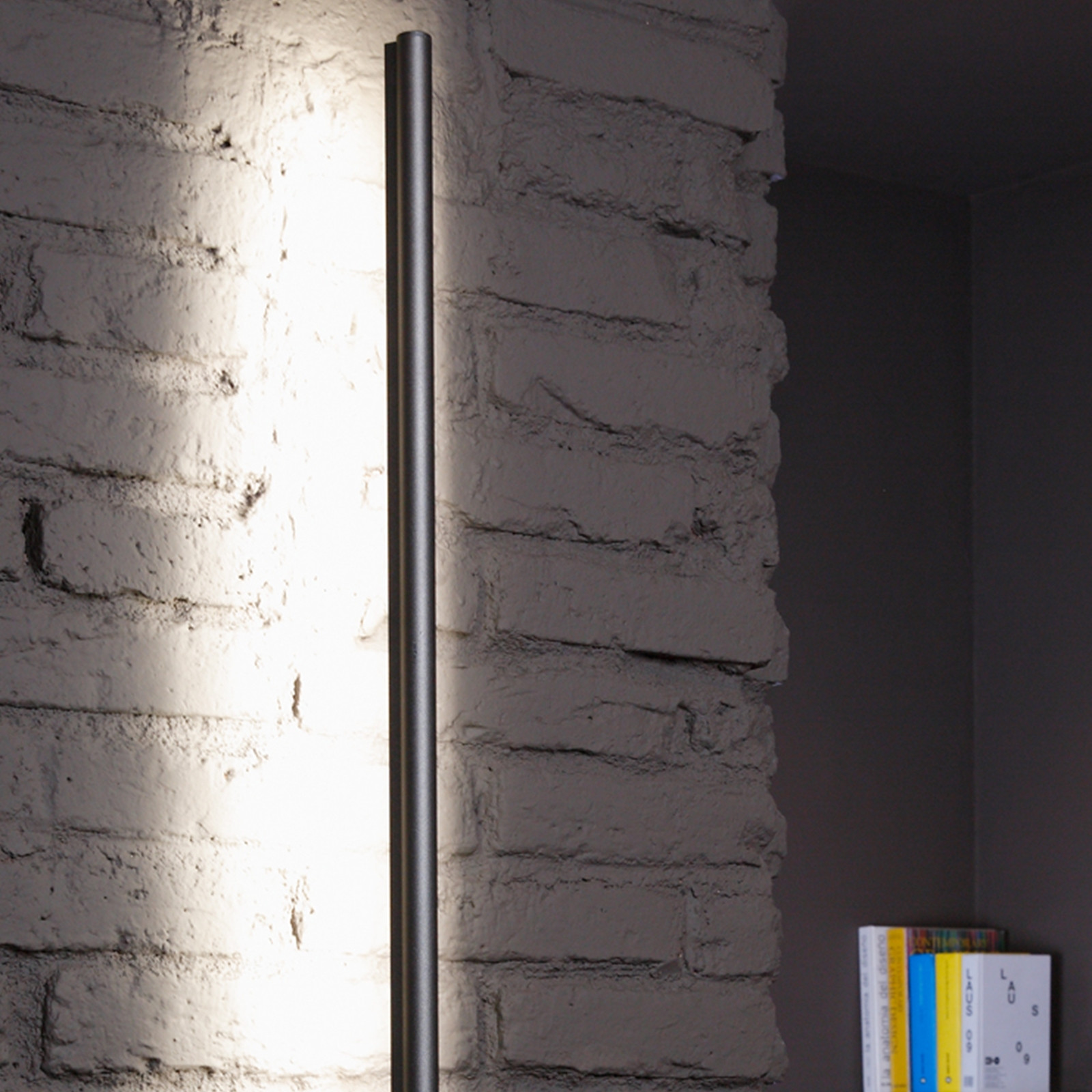 SLIM WALL LAMP