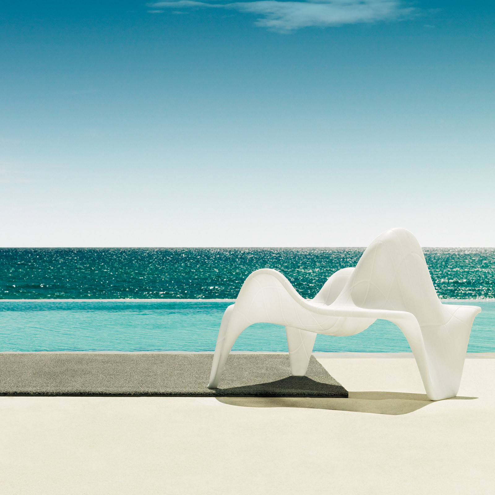 F3 LOUNGE CHAIR