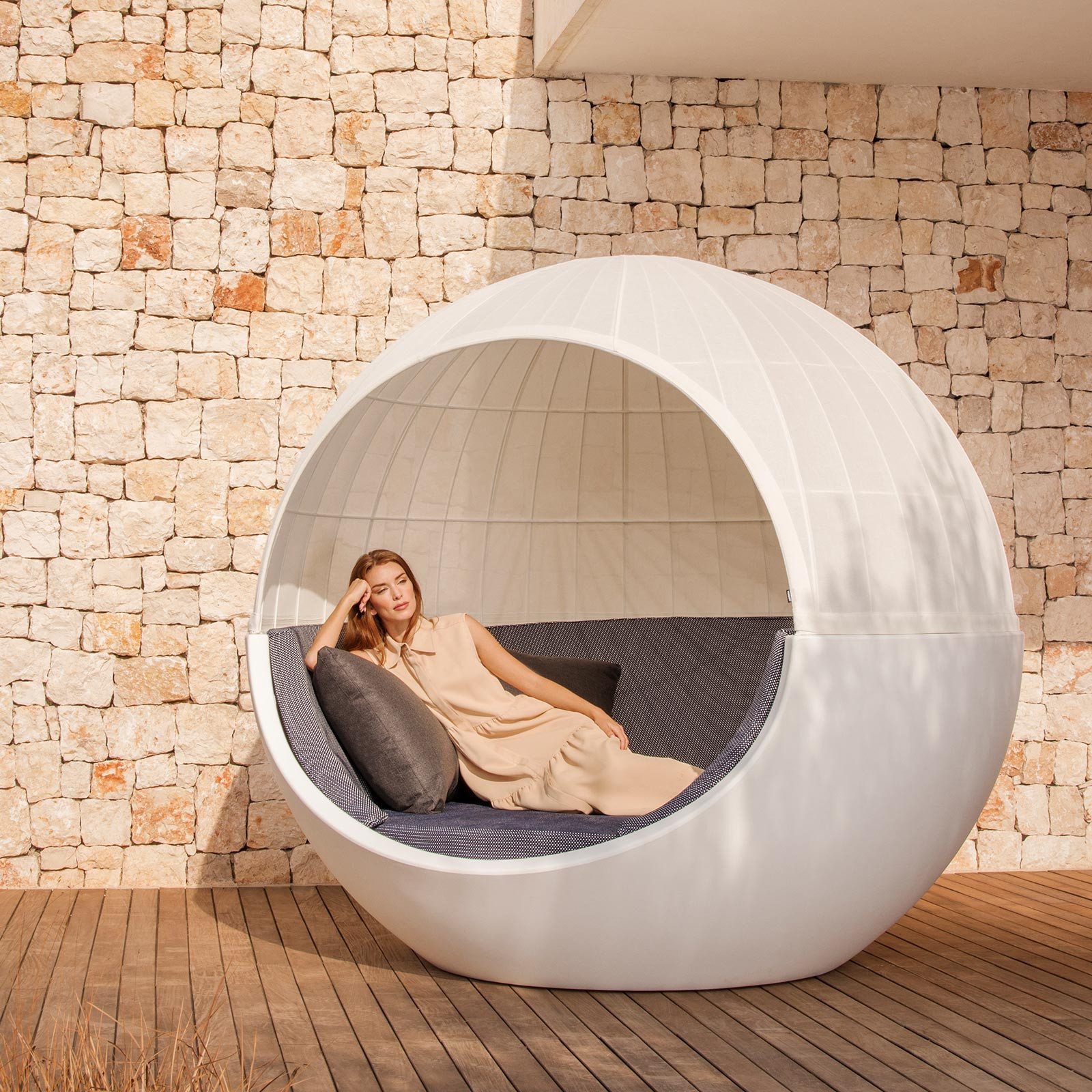 MOON DAYBED